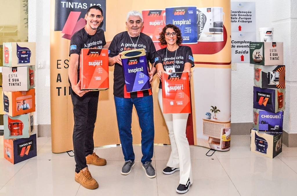 Renato, Amilcar e Flávia Sá: família tem a primeira e a segunda geração no comando da Tintas MC, que lança marca própria agora (Tintas MC/Divulgação)