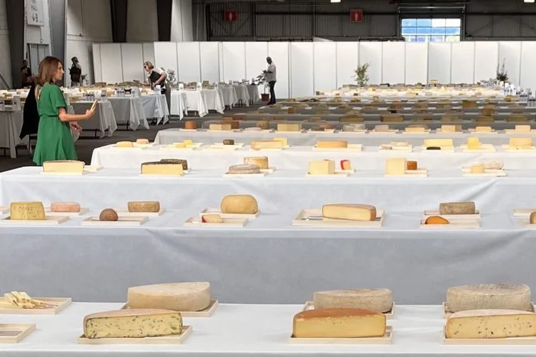 6ª edição do Mondial du Fromage et des Produits Laitiers, em Tours, França (Júlia Storch/Exame)