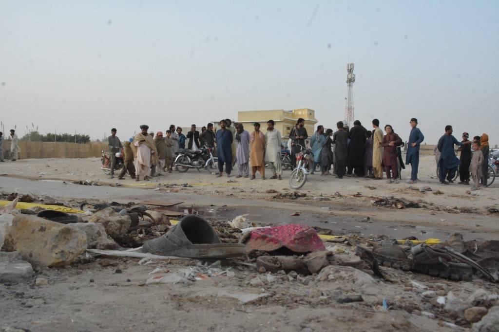 Explosões no Paquistão durante feriado de Maomé matam pelo menos 57 pessoas e ferem dezenas