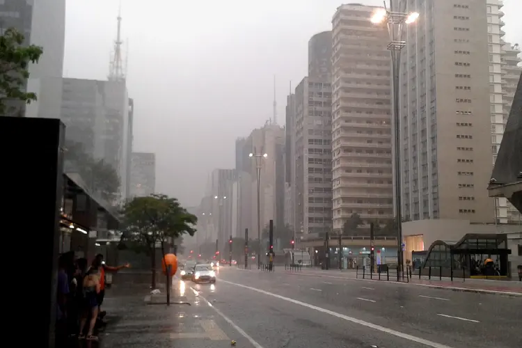 São Paulo: chuva atinge região da Avenida Paulista (BertonhaFB/Getty Images)