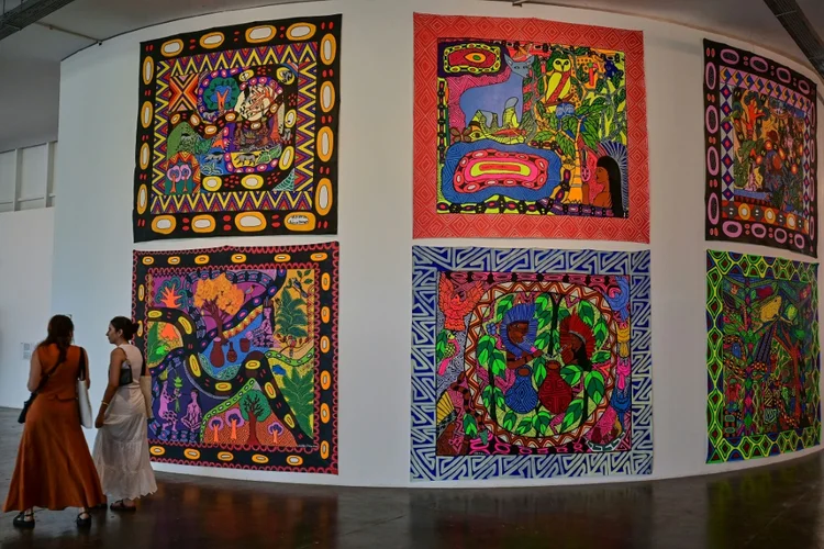 Obra do Movimento de Artistas Huni Kuin (Mahku) na 35a Bienal de São Paulo. (AFP/AFP)