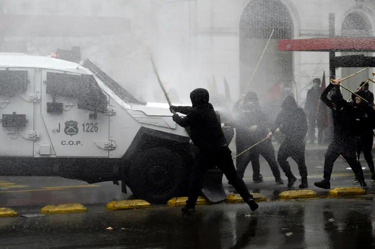 Chile: confrontos entre manifestantes e policiais (AFP/AFP)
