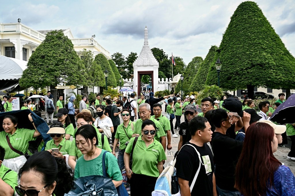 Turistas chineses visitam Grande Palácio de Bangcoc. (AFP/AFP)
