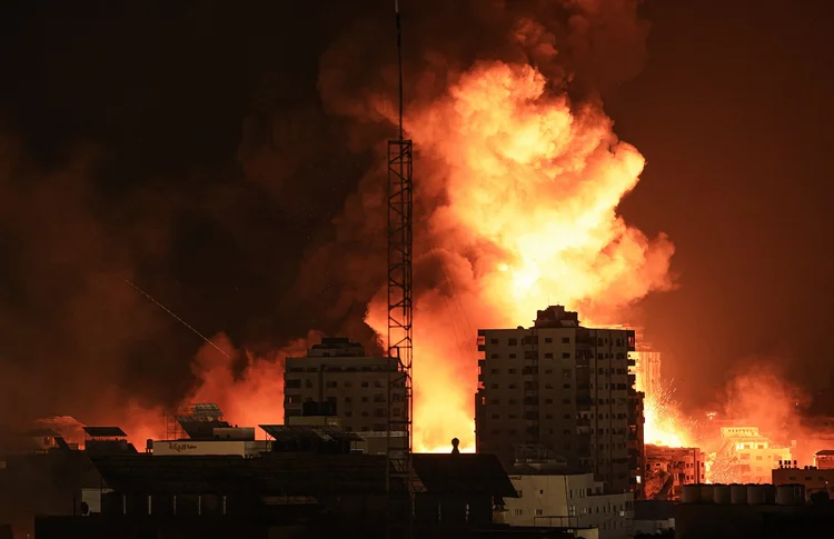 Guerra em Israel: ataques do Hamas começaram neste sábado no sul do país (MAHMUD HAMS/AFP)