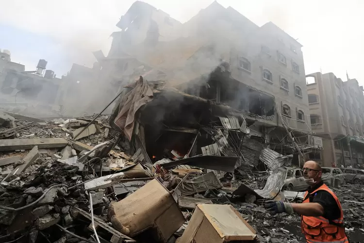 Guerra Israel-Hamas: bombardeio israelense à cidade de Gaza em 9 de outubro de 2023 (Mahmud HAMS/AFP)
