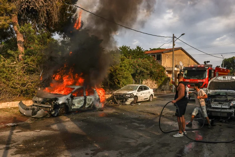 A passagem de fronteira de Rafah, entre o Egito e Gaza, é o único ponto de entrada e saída do enclave que não é controlado por Israel (Menahem KAHANA /AFP)