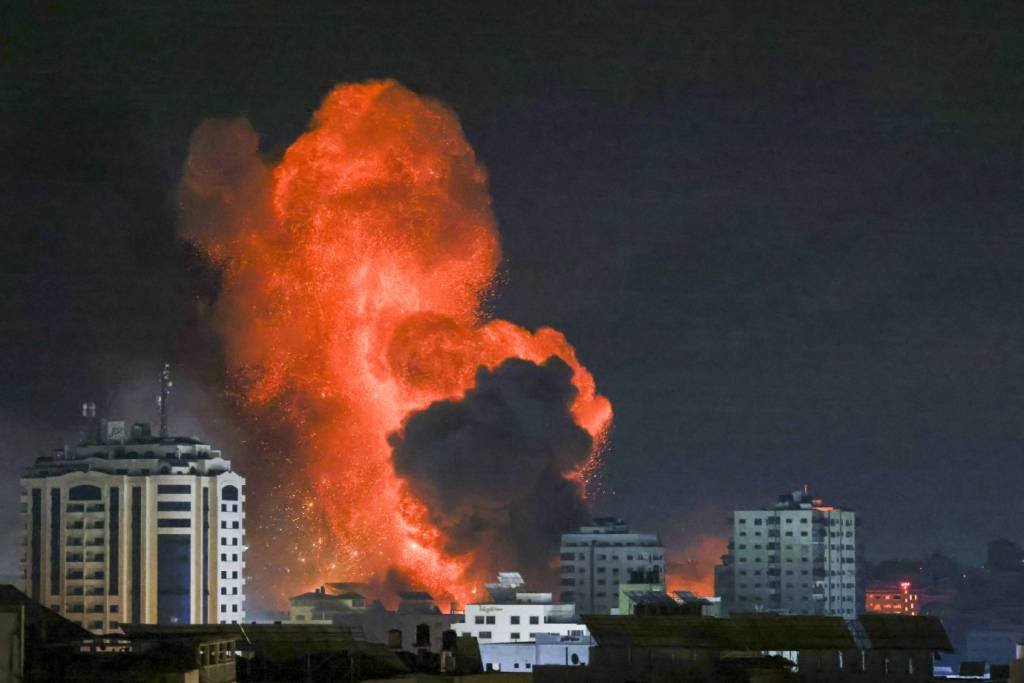 Guerra Israel-Hamas: maior bombardeio desde o início do conflito acontece neste sábado