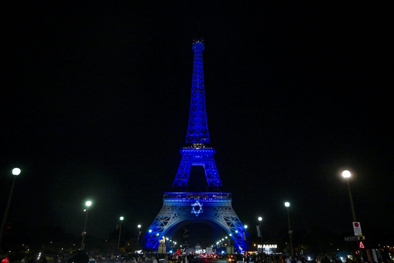 Torre Eiffel será iluminada com cores de Israel em solidariedade após ataque do Hamas