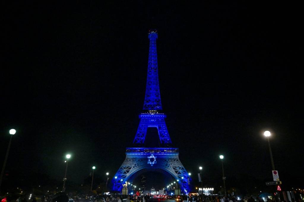 Torre Eiffel será iluminada com cores de Israel em solidariedade após ataque do Hamas