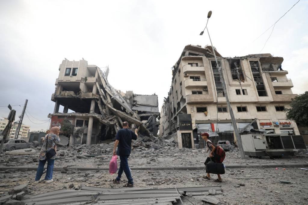 OMS: Faixa de Gaza tem apagão e comunicação cortada; hospitais e necrotérios estão lotados