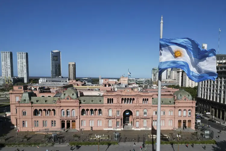 Argentina: país enfrenta graves problemas econômicos, como inflação e aumento da pobreza (LUIS ROBAYO/AFP)