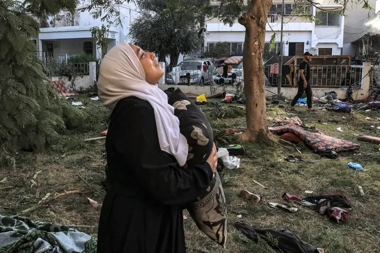 Gaza: Hospital Al Shifa, o maior do território palestino, encontra-se no meio da ofensiva terrestre israelense contra o Hamas (MAHMUD HAMS /AFP)