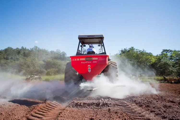 Embrapa estima a possível redução anual de 8,3 milhões de toneladas, substituída por biofertilizantes a partir de resíduos da criação animal (Tony Oliveira/CNA Senar/Divulgação)