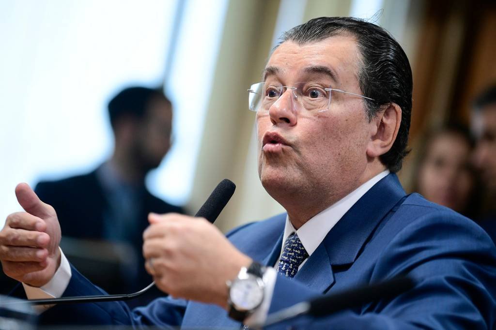 Congresso trabalha para regulamentar tributária ainda este ano, diz Eduardo Braga