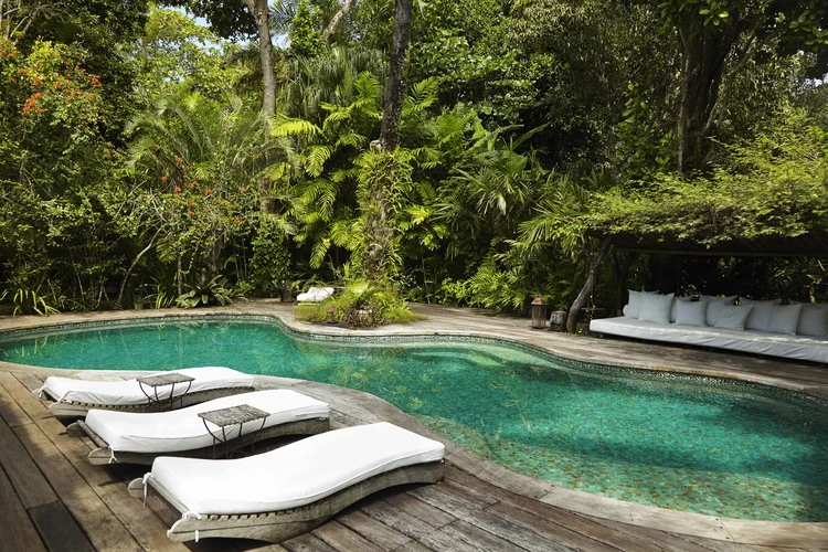 Piscina do Uxua Casa Hotel & Spa revestida de Quartzo Aventurino. (Divulgação/Divulgação)