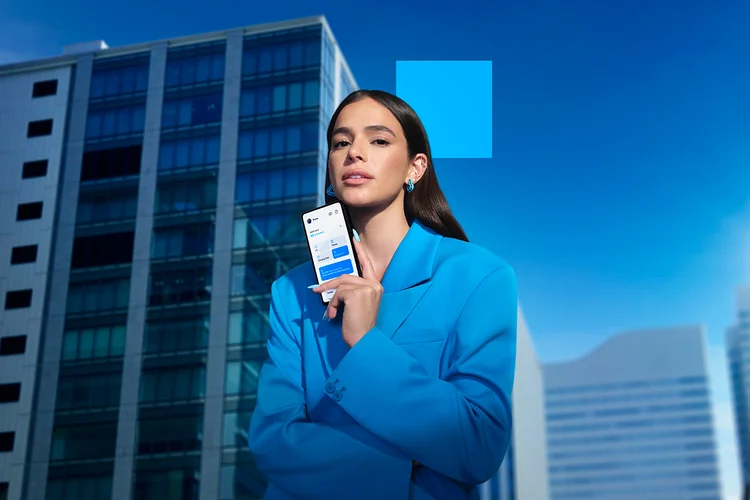 Nova campanha do PAN: com a ajuda da inteligência artificial, banco reconstitui a infância de Bruna Marquezine 