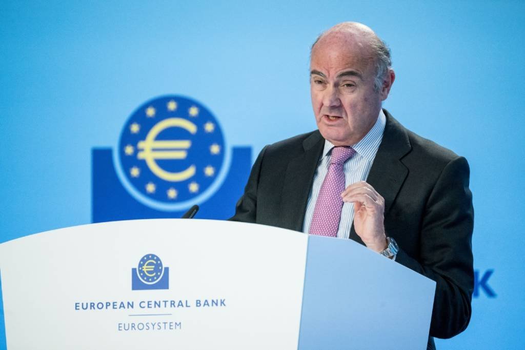 Dirigente diz que BCE espera reunir mais dados até junho para decidir sobre ajuste em juros
