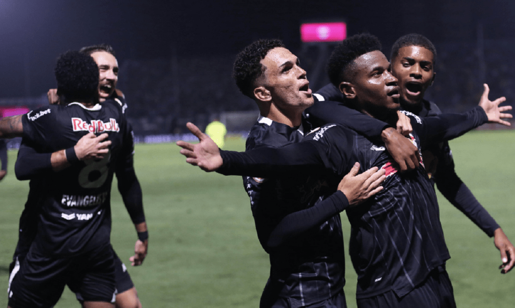 Brasileirão: Bragantino vence Palmeiras e assume vice-liderança, Santos bate Vasco; veja resultados