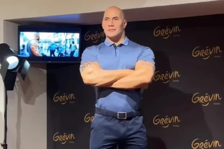 Dwayne Johnson: astro de Velozes e Furiosos ganha uma estátual de cera no museu Grévin, em Paris (Redes Sociais/Reprodução)