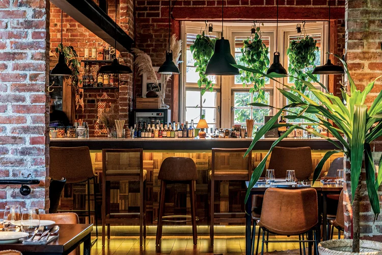Bar do Capincho: no segundo andar do restaurante de mesmo nome, em Porto Alegre, oferece coquetéis e vinhos ao embalo de jazz. (Divulgação/Divulgação)
