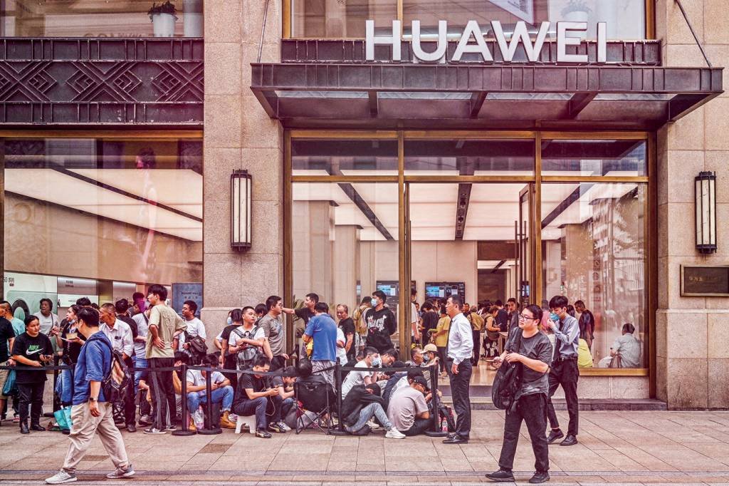 Huawei supera Apple e se torna líder em vendas de smartphones na China