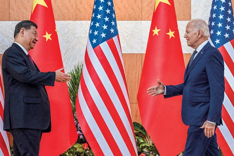 A última interação significativa de Austin com um homólogo chinês ocorreu em novembro de 2022, quando se reuniu com Wei Fenghe no Camboja (Saul Loeb/AFP/Getty Images)