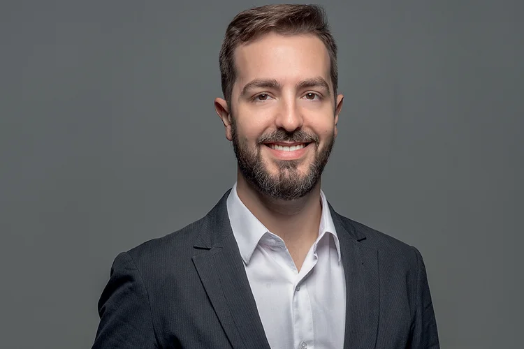 Thiago Baccin, da Cadastra: campanha no ar com seis meses  de antecedência (VELVET Estúdio Fotográfico/Divulgação)