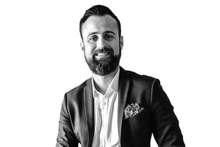 Tai Barbin: partidário do pocket square, o lenço dobrado no bolso do paletó (Divulgação/Divulgação)