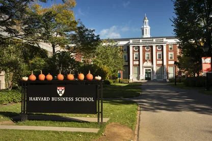 Imagem referente à notícia: Harvard vai aumentar o número de bolsas — e quase todos os brasileiros se enquadram nas regras