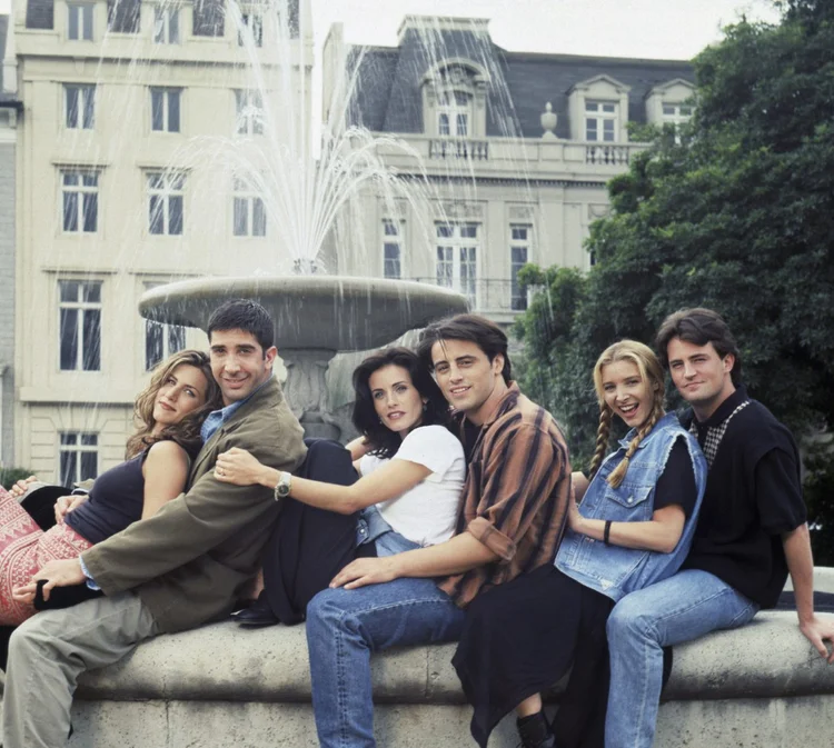 O texto do elenco para Matthew Perry emocionou os fãs (Reisig & Taylor/NBCU Photo Bank/NBCUniversal/Getty Images)