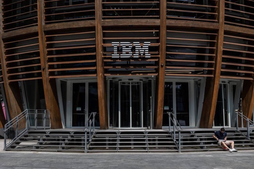IBM reverte prejuízo e tem lucro de US$ 1,7 bilhão no 3º trimestre