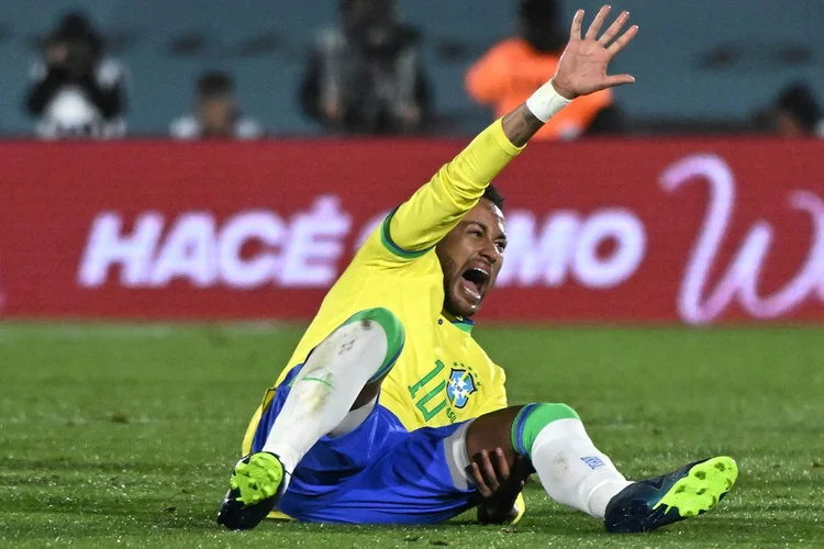 Neymar sofreu uma ruptura do ligamento cruzado e meniscos do joelho esquerdo em 17 de outubro (	Guillermo Legaria / Correspondente autônomo/Getty Images)