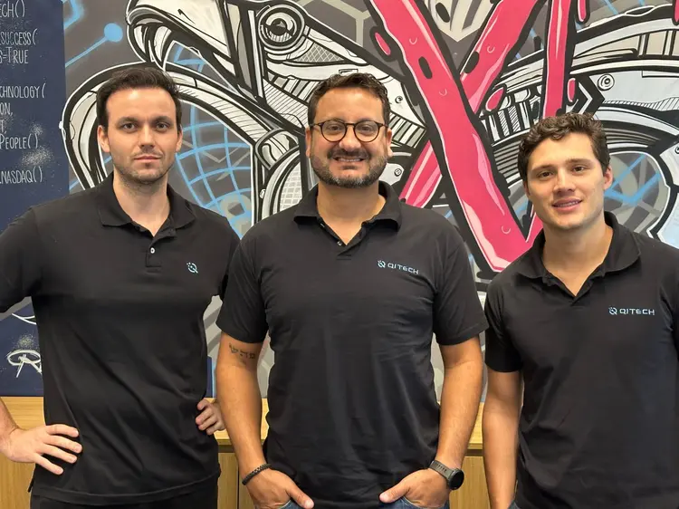 Marcelo Bentivoglio (CFO), Pedro Mac Dowell (CEO) e Marcelo Buosi (COO), co-fundadores da QI Tech: empresa recebeu maior aporte de 2023 até agora (QI Tech/Divulgação)