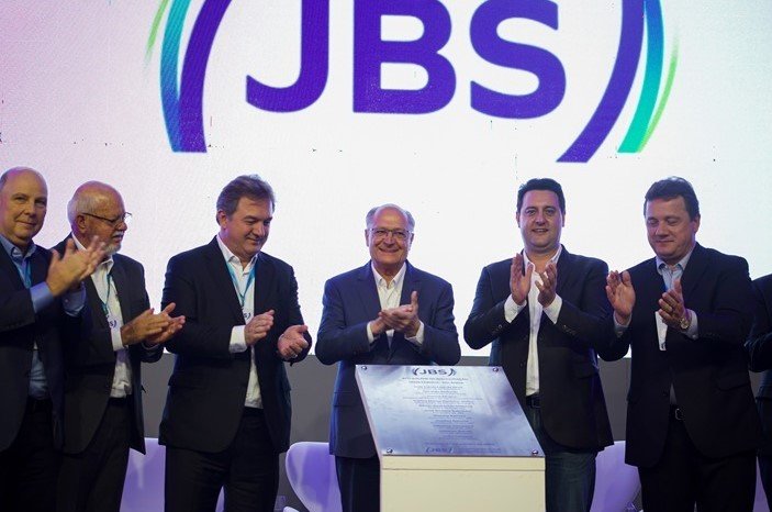 Alckmin celebra geração de empregos e aposta em educação durante inauguração de fábricas da JBS