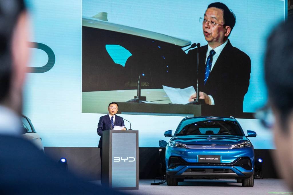 Na corrida de vendas na China, BYD ultrapassa a Volskwagen em 2023 e acaba em primeiro lugar