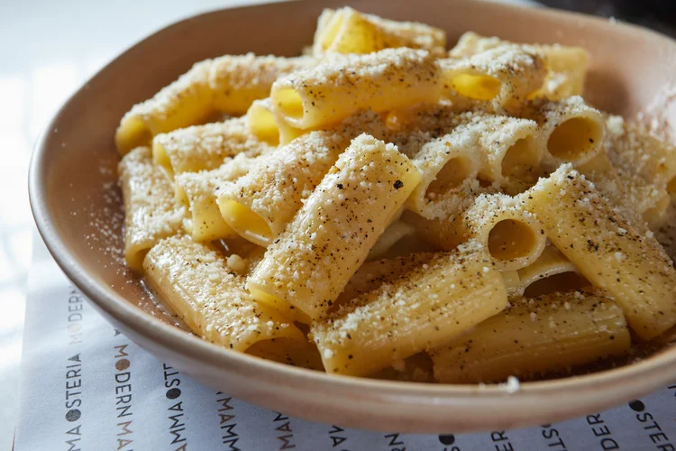 Modern Mamma Osteria: Rigatoni Cacio e Pepe (R$72) (Rodolfo Regini/Divulgação)