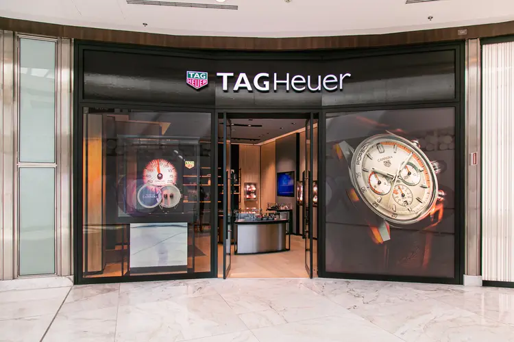 Fachada da nova butique da TAG Heuer em Curitiba. (TAG Heuer/Divulgação)