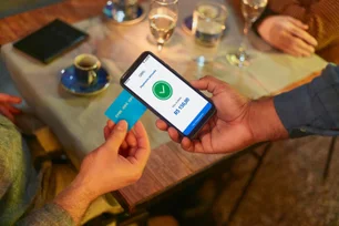 Imagem referente à matéria: Geração Z acelera uso de carteiras digitais, diz estudo da Cielo