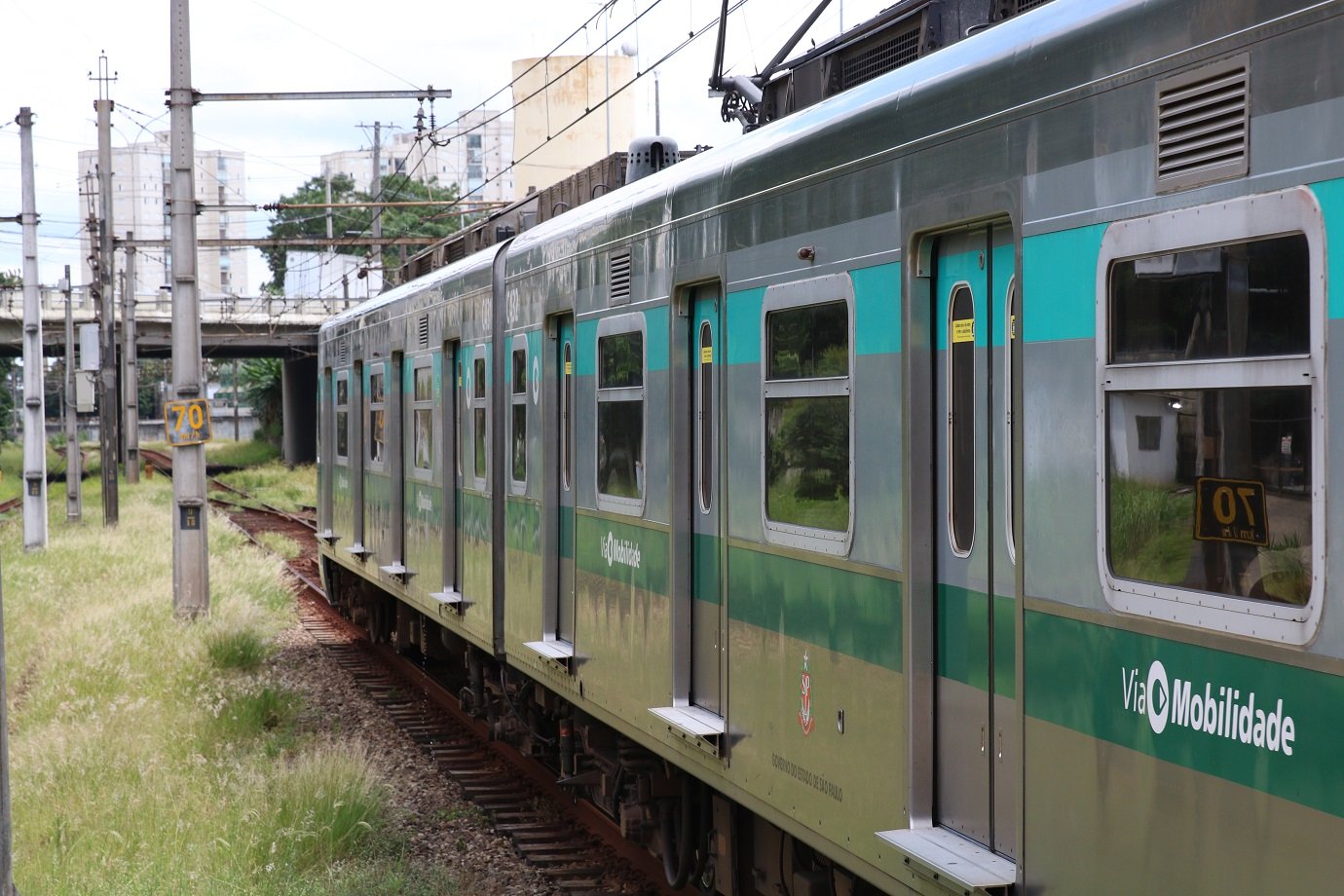 Linha 8-Diamante da CPTM opera com lentidão nesta segunda-feira