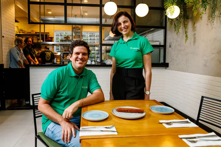 Sergio Pinto e Bibiana Matte investiram R$ 1 milhão para fundar a Cellva, que desenvolve tecnologia 100% nacional ( Juan Gasparin/Divulgação)