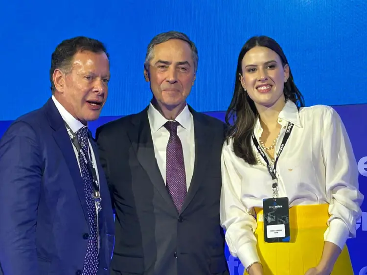 Barroso participou do I Fórum Esfera Internacional, realizado por João Camargo e Camila Funaro Camargo, da Esfera Brasil (STF/Divulgação)