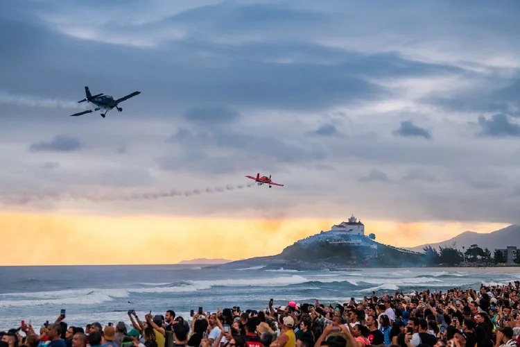 WSL Challenger Series: no show principal na Praia de Itaúna, a etapa decisiva do Challenger Series conheceu os classificados no masculino e feminino para o Championship Tour (CT) 2024 (WSL/Divulgação)