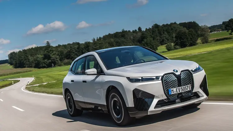 BMW iX: o carro mais tecnológico no raking EXAME Casual Melhores Carros 2022. (BMW/Divulgação)