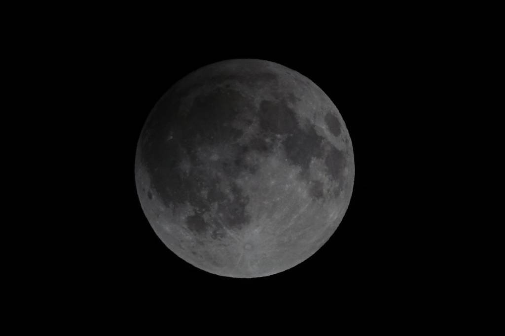 Eclipse lunar acontece neste sábado e será visível no Brasil