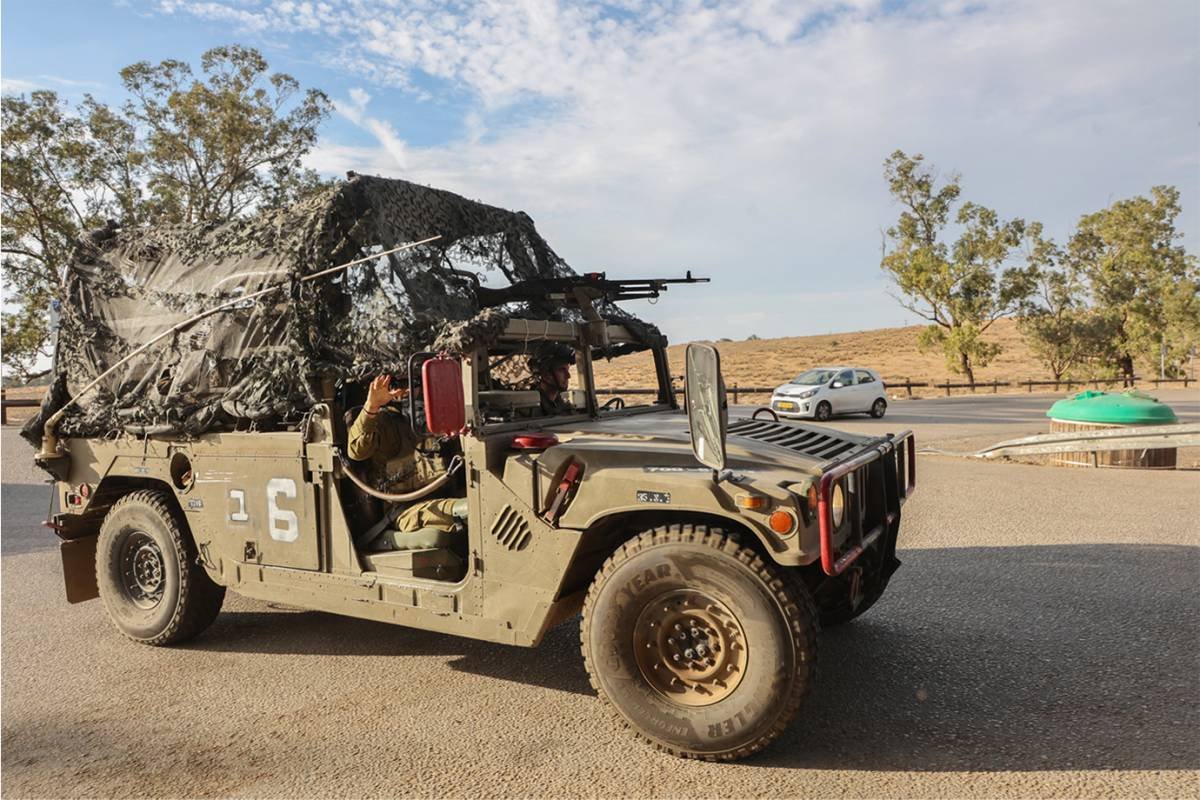 LO Exército Brasileiro envia 20 blindados para Roraima, em meio as