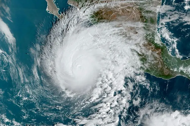 Furacão Norma na costa mexicana do Pacífico (Agence France-Presse/AFP)