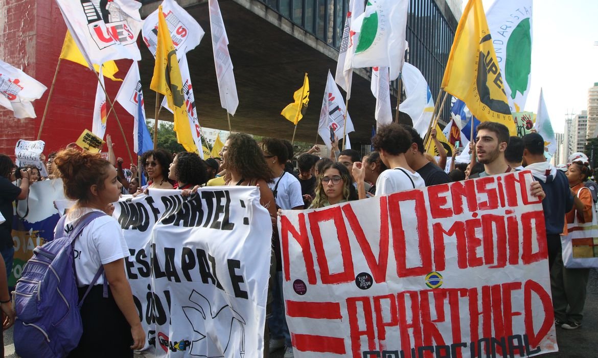 Novo ensino médio: governo envia ao Congresso projeto com mudanças; entenda