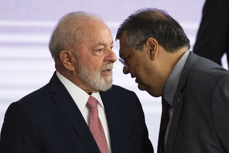 Lula e Dino: As escolhas foram definidas neste domingo, 26, por Lula e aliados do governo (Marcelo Camargo/Agência Brasil)