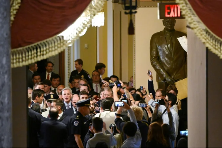 O ex-presidente da Câmara dos Representantes dos Estados Unidos, Kevin McCarthy, em 3 de outubro de 2023 (Camille Camdessus/AFP)