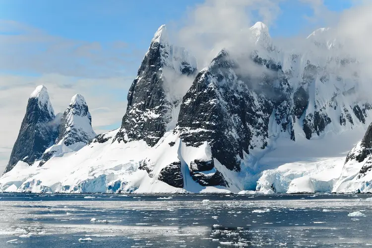A descoberta fornece informações importantes sobre a história inicial e de longo prazo da camada de gelo da Antártida Oriental (Pixabay/Divulgação)